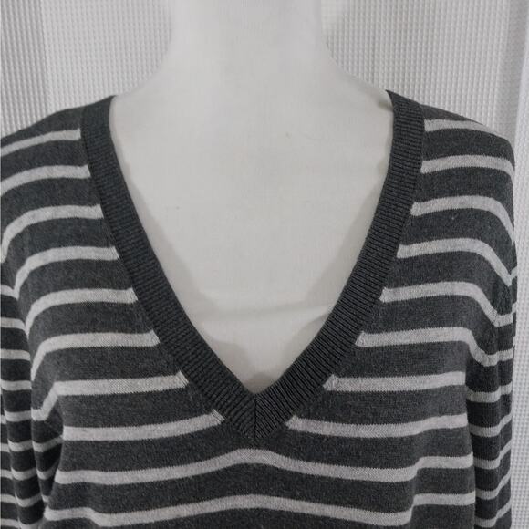 OLD NAVY! ASH & CHARCOAL GRAY FINE KNIT STRIPED, V-NECK SEESTER DRESS! SZ XL - Picture 5 of 11